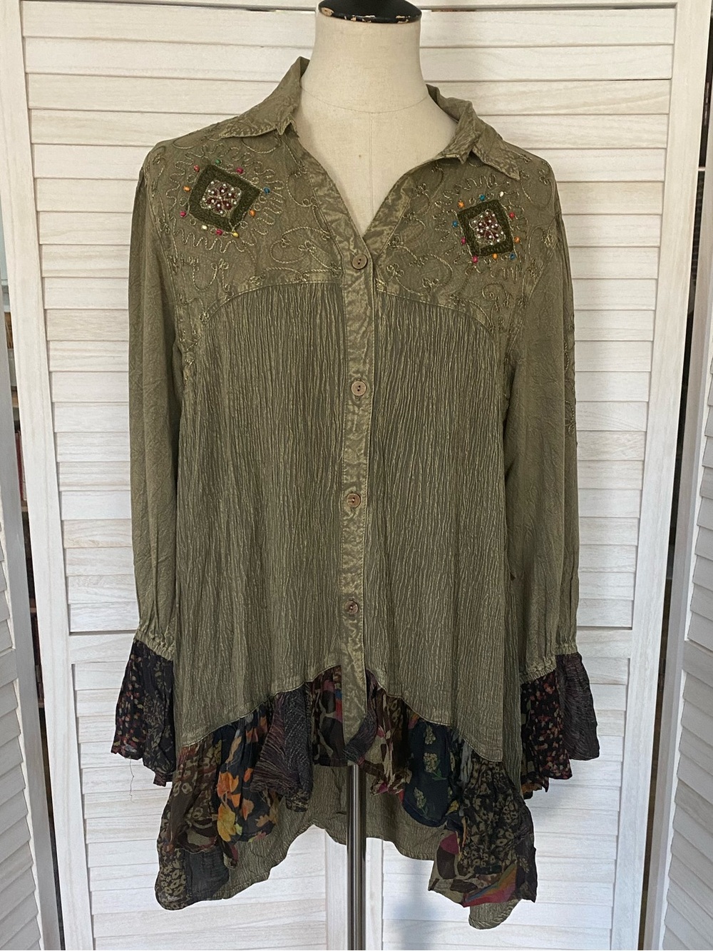 Young Threads Boho Olive Green Mixed Patterns Embellished Embroidered Top XL NWT - Picture 2 of 16